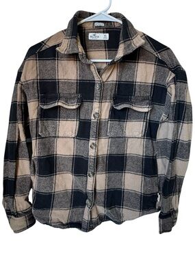 Hollister Plaid Button-Up Thick Flannel Shirt in Black & Tan Women’s XS